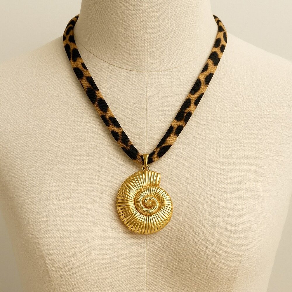 Large Gold Sea Shell Pendant Necklace w/Leopard Fabric Tie Bold & Beachy Style - Picture 6 of 7
